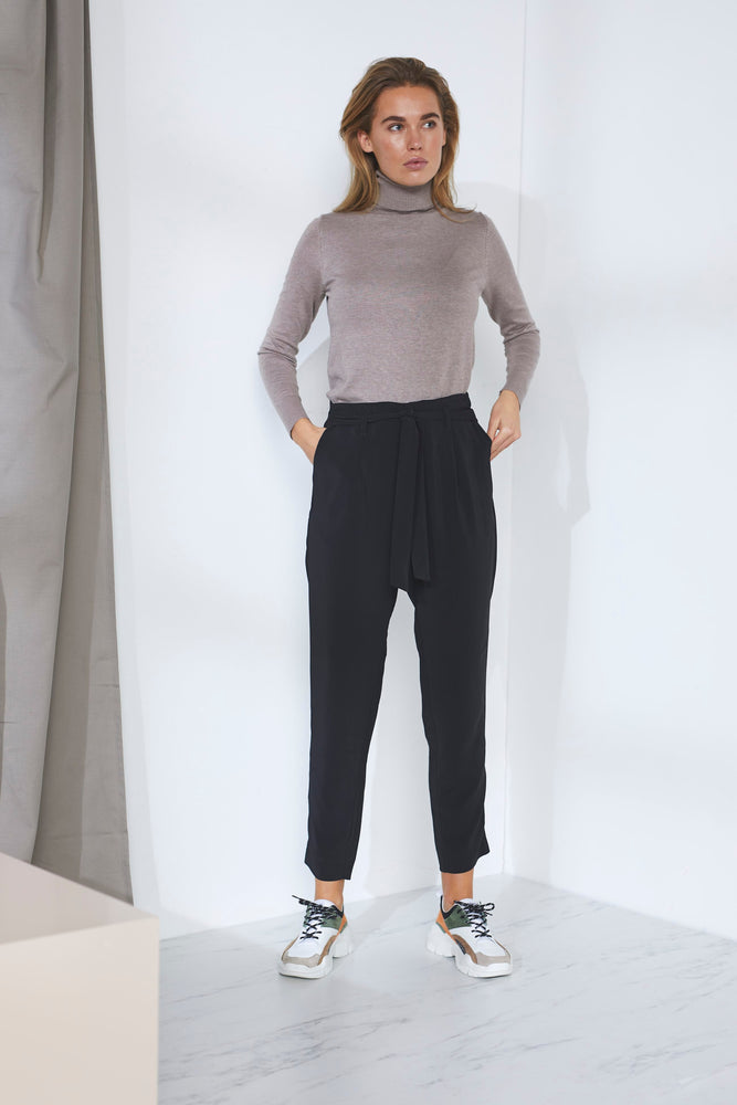 
                  
                    ANDREASZ Black Trousers
                  
                