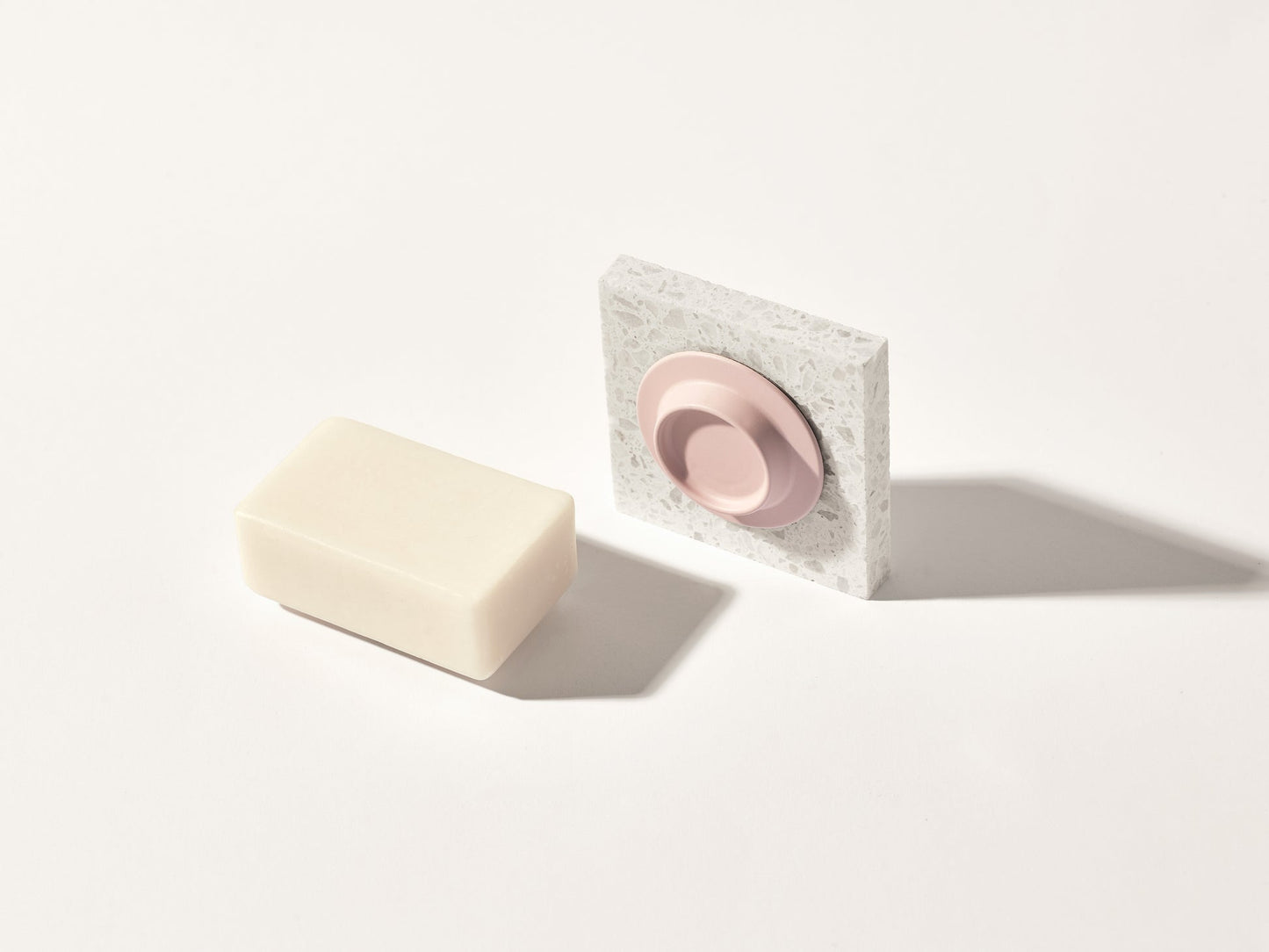 
                  
                    Pfirsichfarbener magnetischer Seifenhalter 
                  
                
