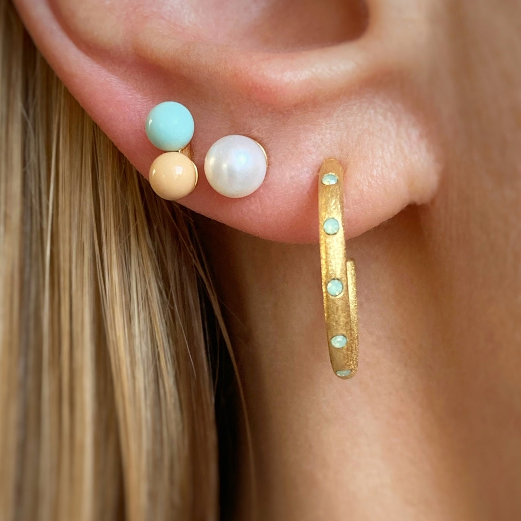 
                  
                    Vergoldeter Kugel-Perlen-Ohrring
                  
                