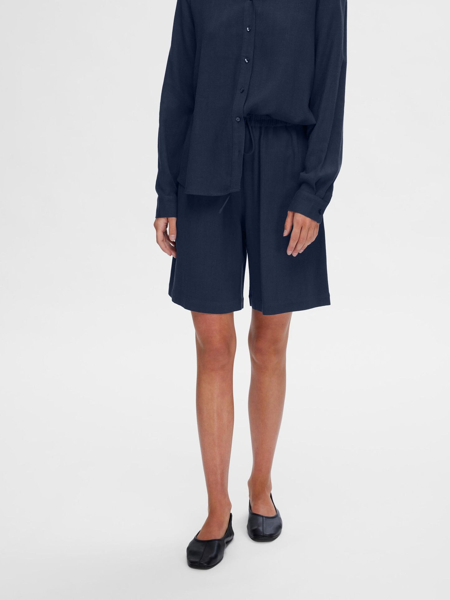 
                  
                    SLFVIVA Dark Sapphire Shorts
                  
                