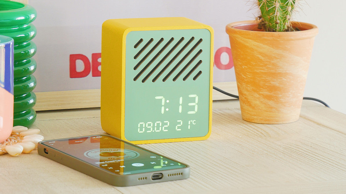 
                  
                    RISE PLAY Gelber Bluetooth-Lautsprecher und Wecker
                  
                