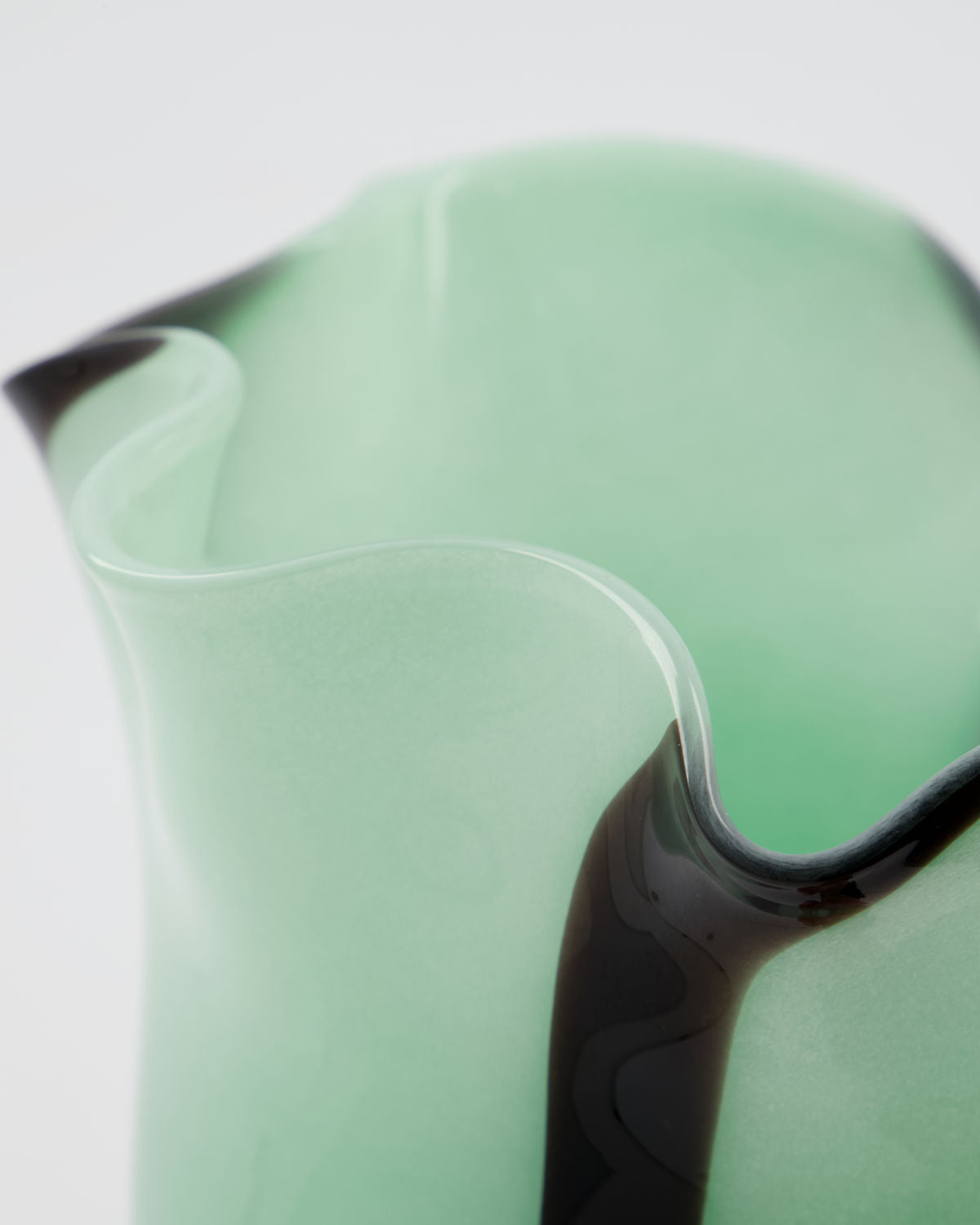 
                  
                    LOOSE Vase aus hellgrünem Glas
                  
                