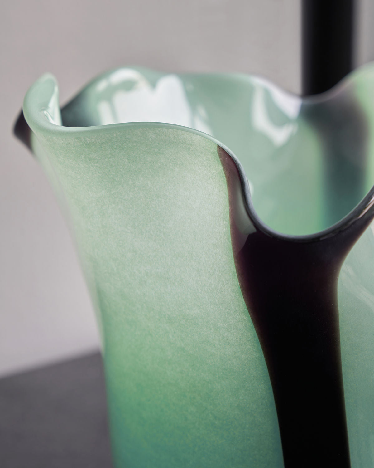 
                  
                    LOOSE Vase aus hellgrünem Glas
                  
                