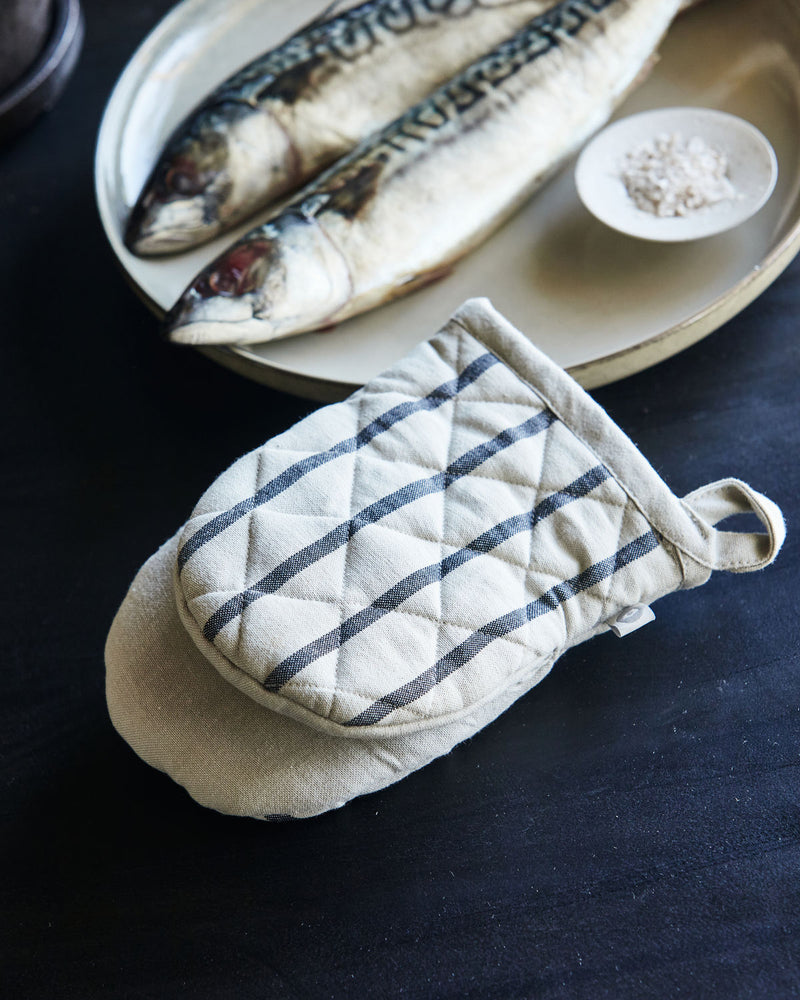 
                  
                    CHEF Black Oven Glove
                  
                