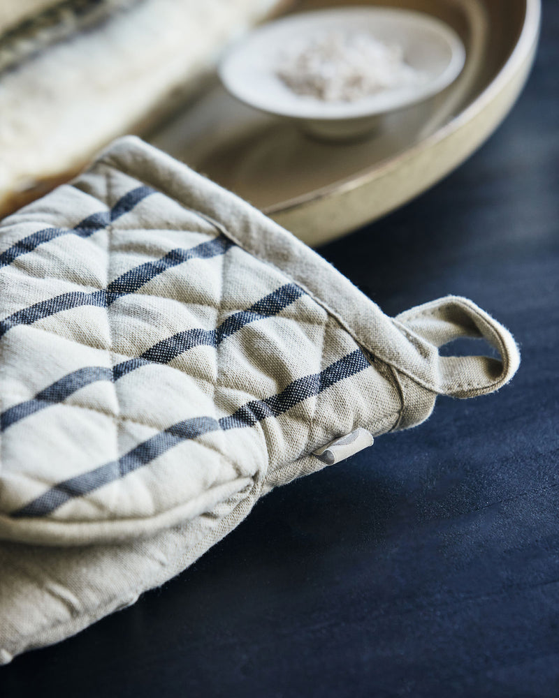 
                  
                    CHEF Black Oven Glove
                  
                