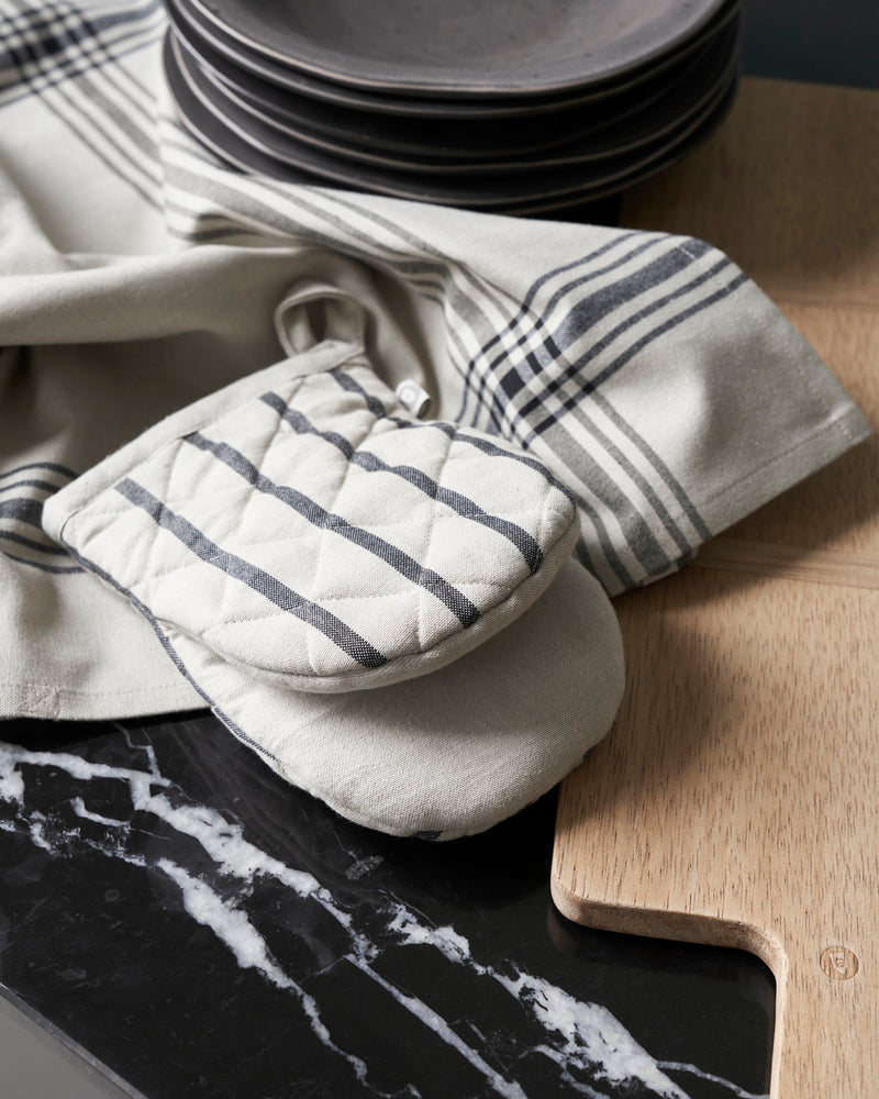 
                  
                    CHEF Black Oven Glove
                  
                