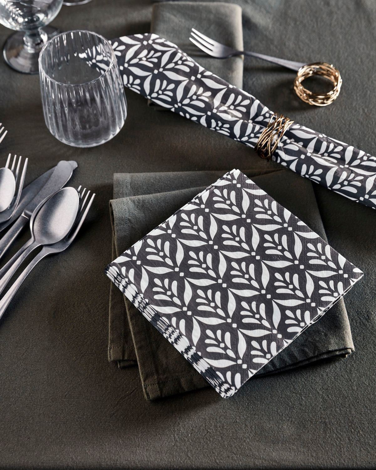 
                  
                    MENTO Black Napkin Set Of 40
                  
                