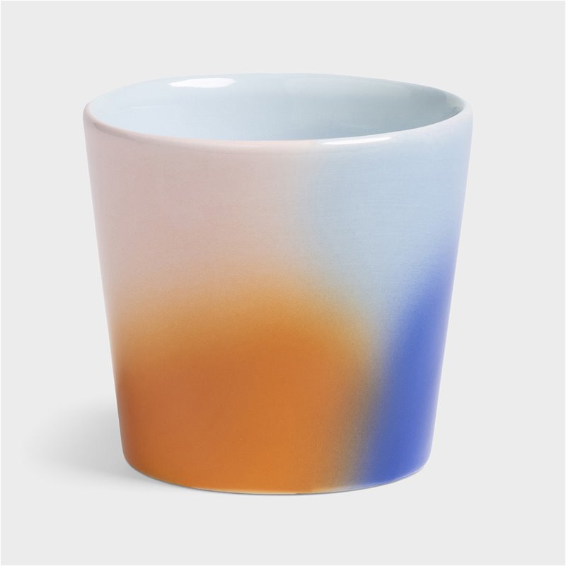 
                  
                    Kleine Tasse in verschiedenen Farbtönen
                  
                
