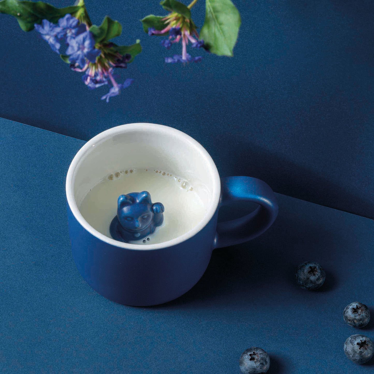 
                  
                    MANEKI NEKO - Blaue Tiertasse 
                  
                