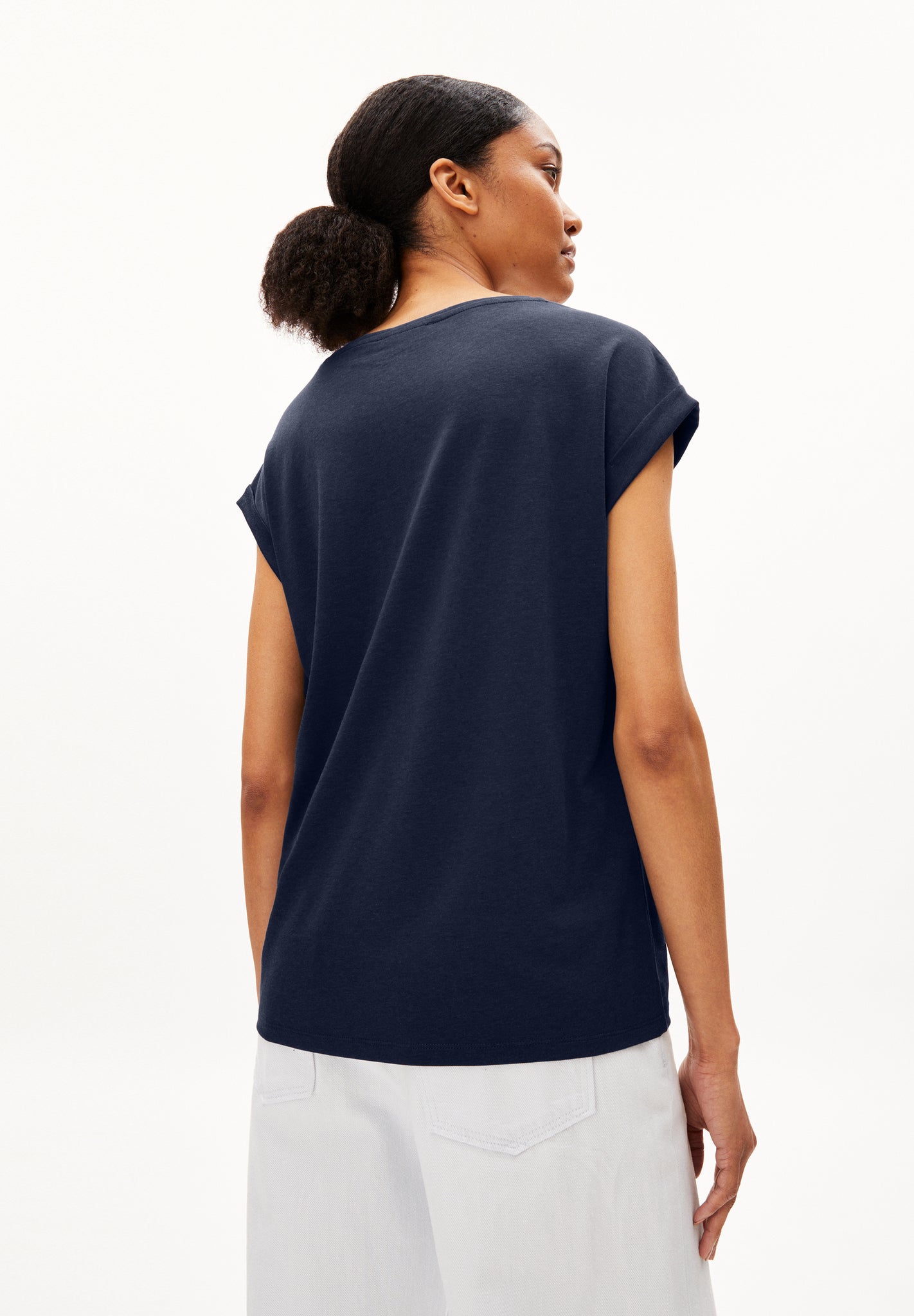 
                  
                    JILAANA – Lockeres T-Shirt mit Nachthimmel-Print
                  
                
