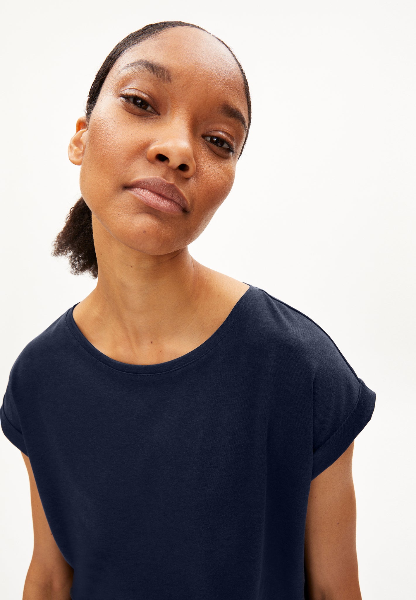 
                  
                    JILAANA – Lockeres T-Shirt mit Nachthimmel-Print
                  
                