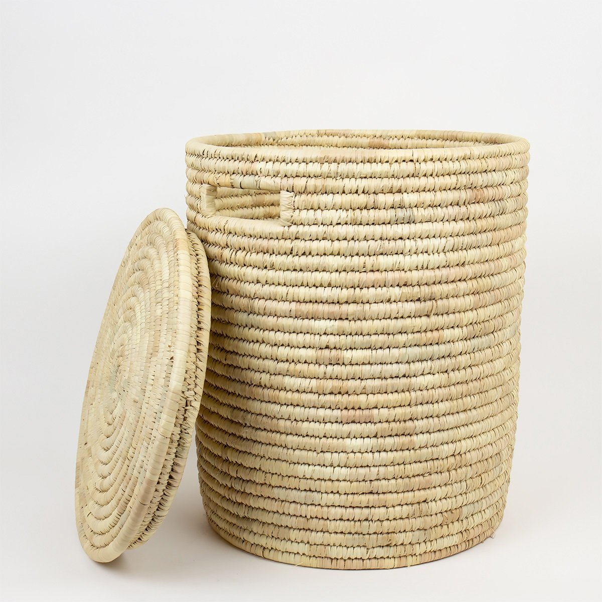 
                  
                    Kleiner Wäschekorb aus natürlichem Palmenholz
                  
                