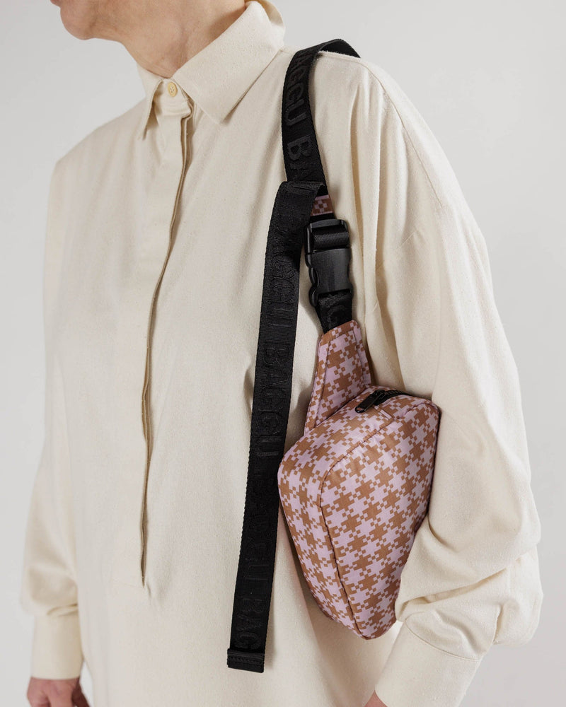 
                  
                    Puffy Fanny Bum Bag mit rosa Pixel-Gingham-Muster
                  
                