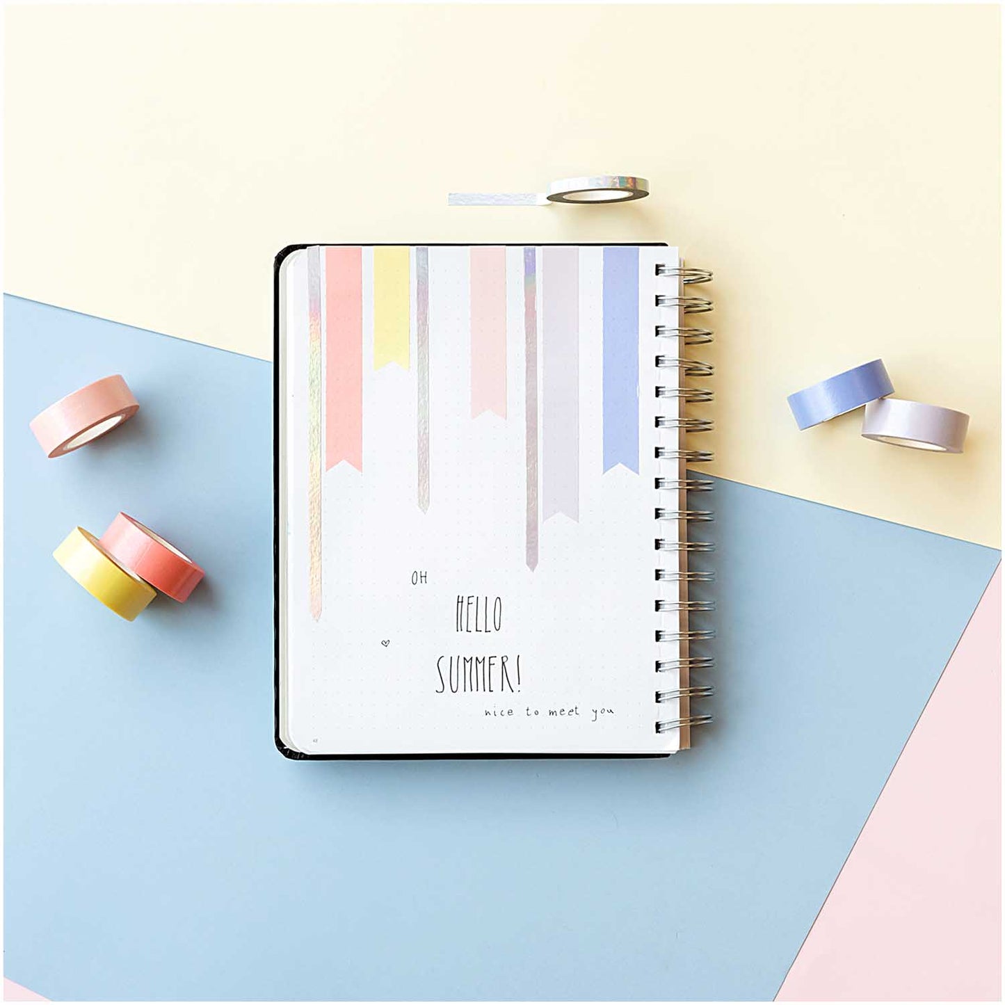  Nahaufnahme des rosafarbenen Bands auf weißem Hintergrund