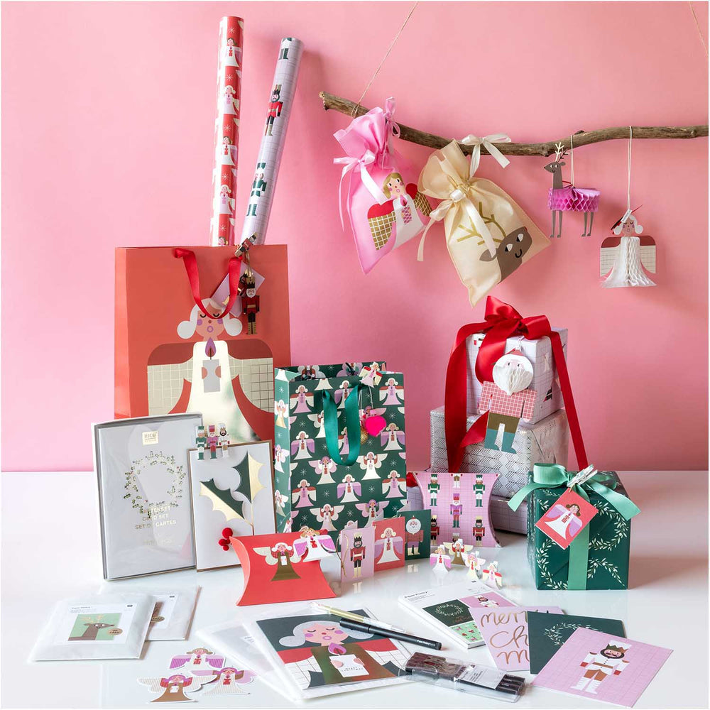 
                  
                    Elegantes Pink Nutcrack Geschenkpapier – victoriametalbert berlin    
                  
                