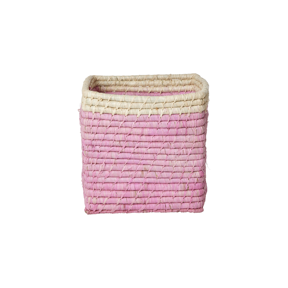 Kleiner Korb aus natürlichem Bast in zartem Rosa