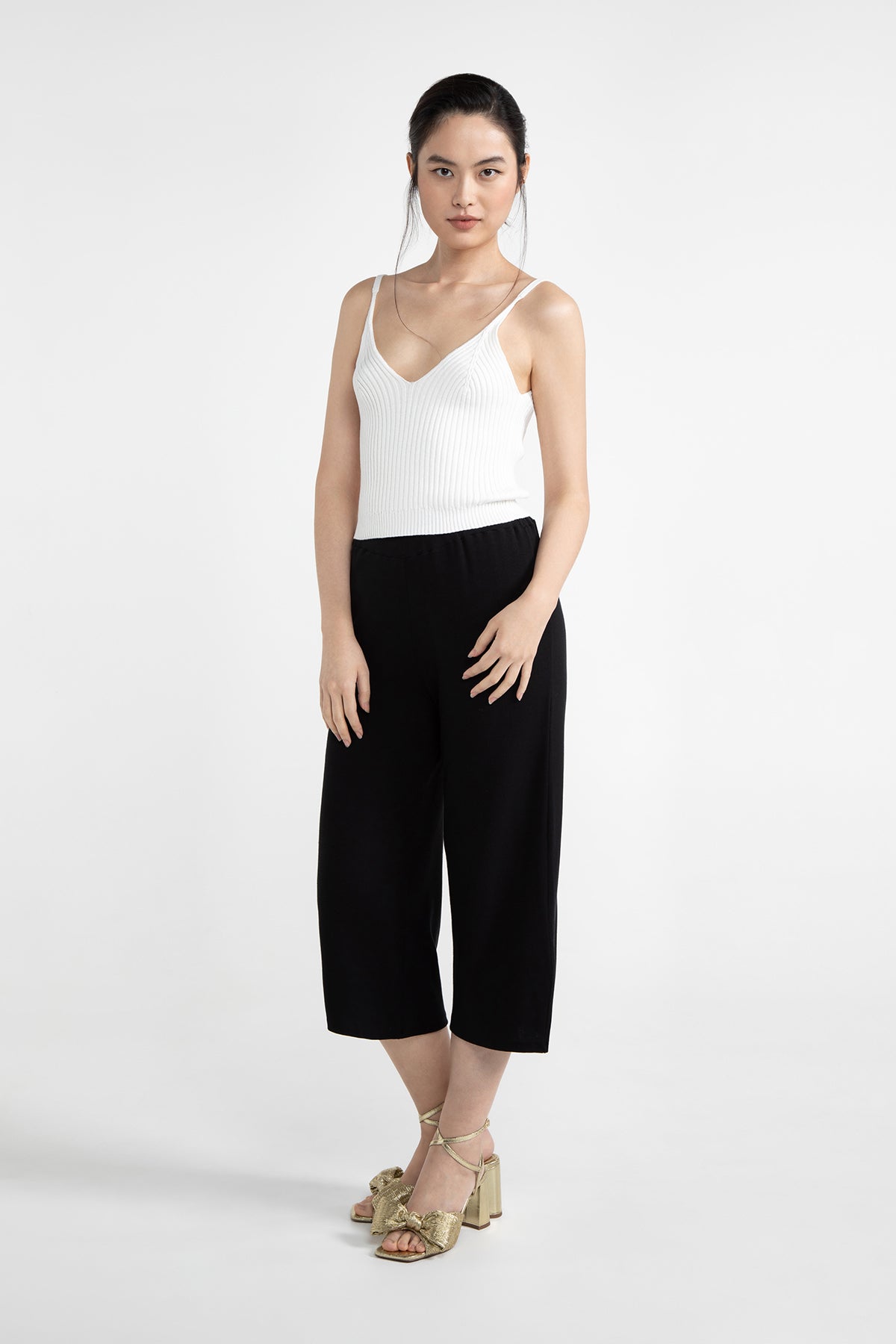 
                  
                    NURAIAH Schwarze Hose
                  
                
