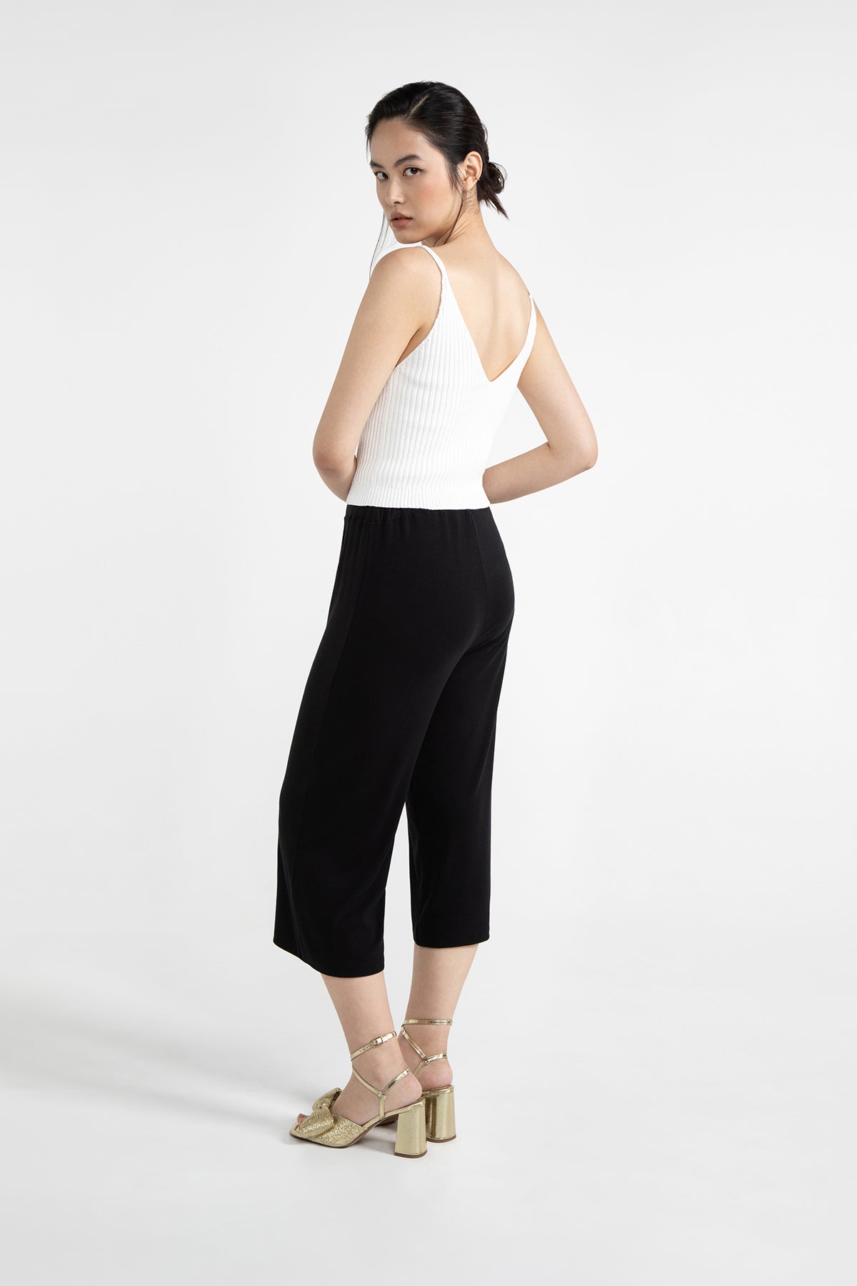 
                  
                    NURAIAH Schwarze Hose
                  
                