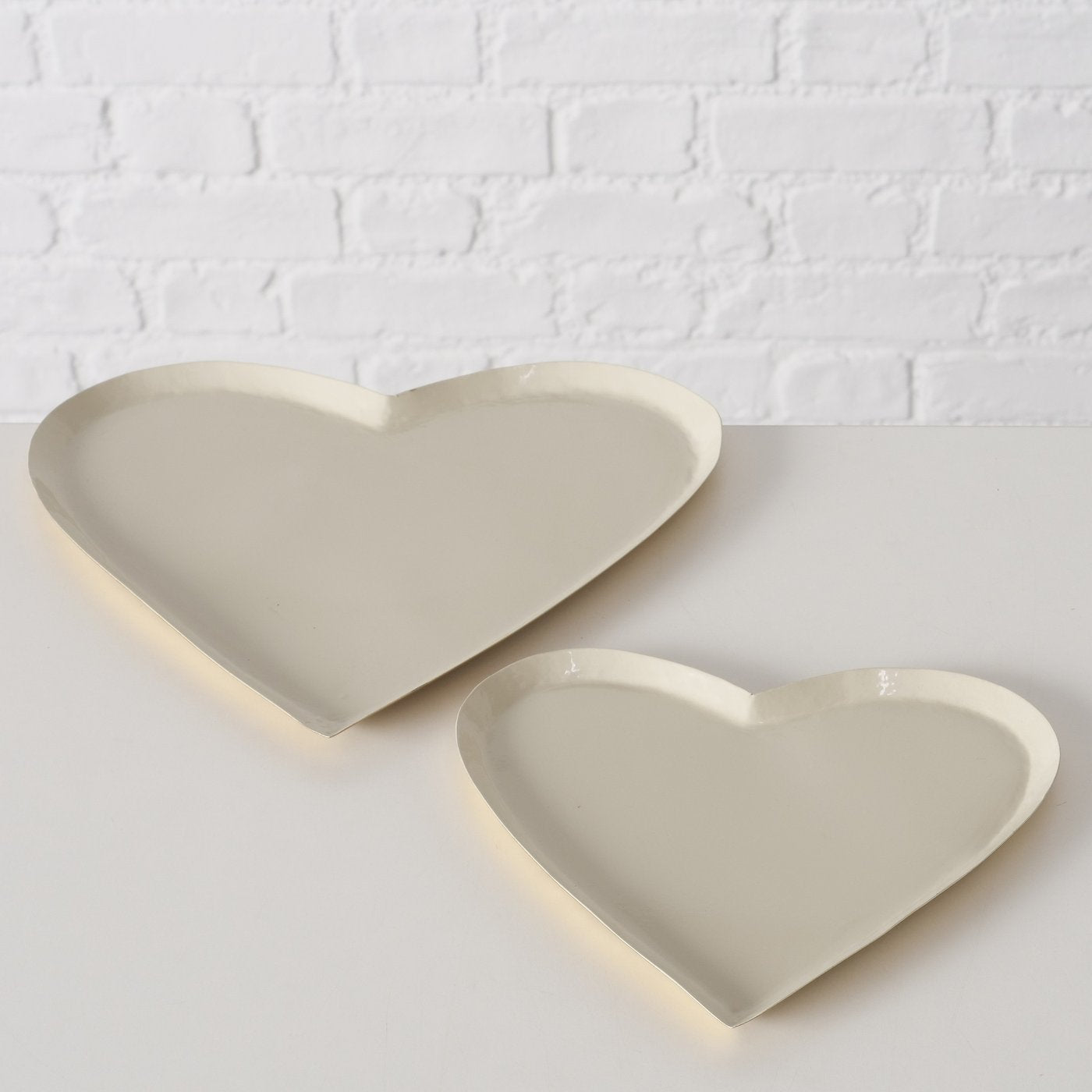 
                  
                    Kleines beigefarbenes Tablett
                  
                