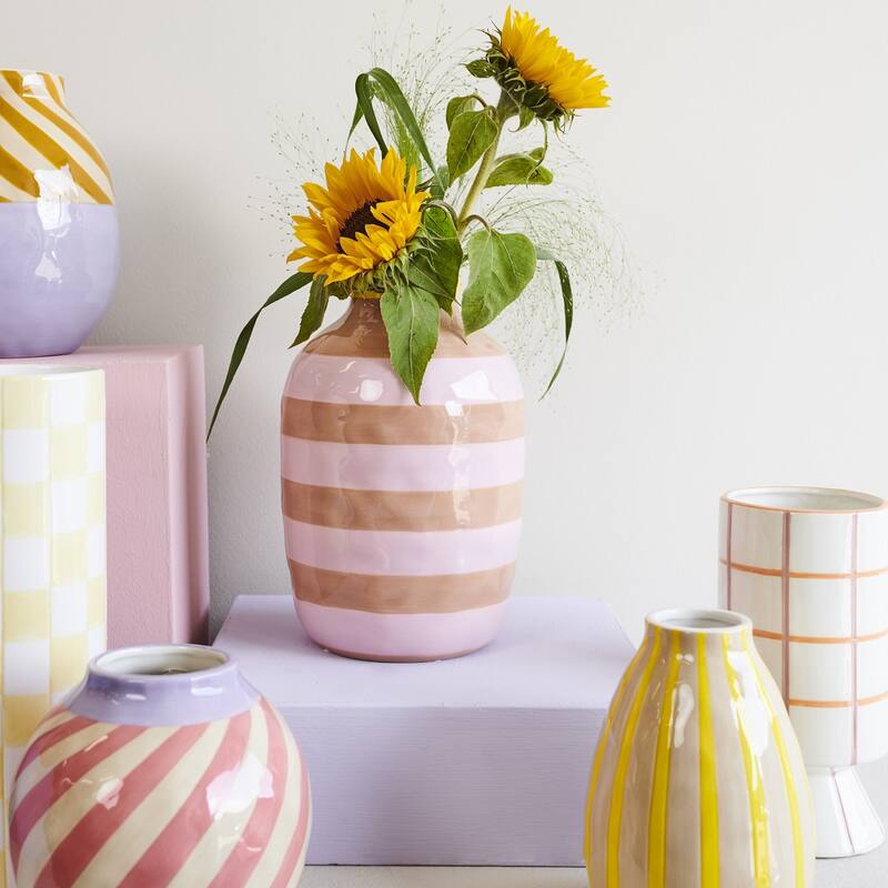 
                  
                    Vase mit rosa Streifen
                  
                