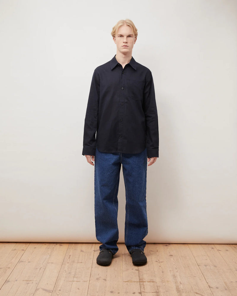 
                  
                    LAWRENCE Dunkelmarineblaues Hemd 
                  
                