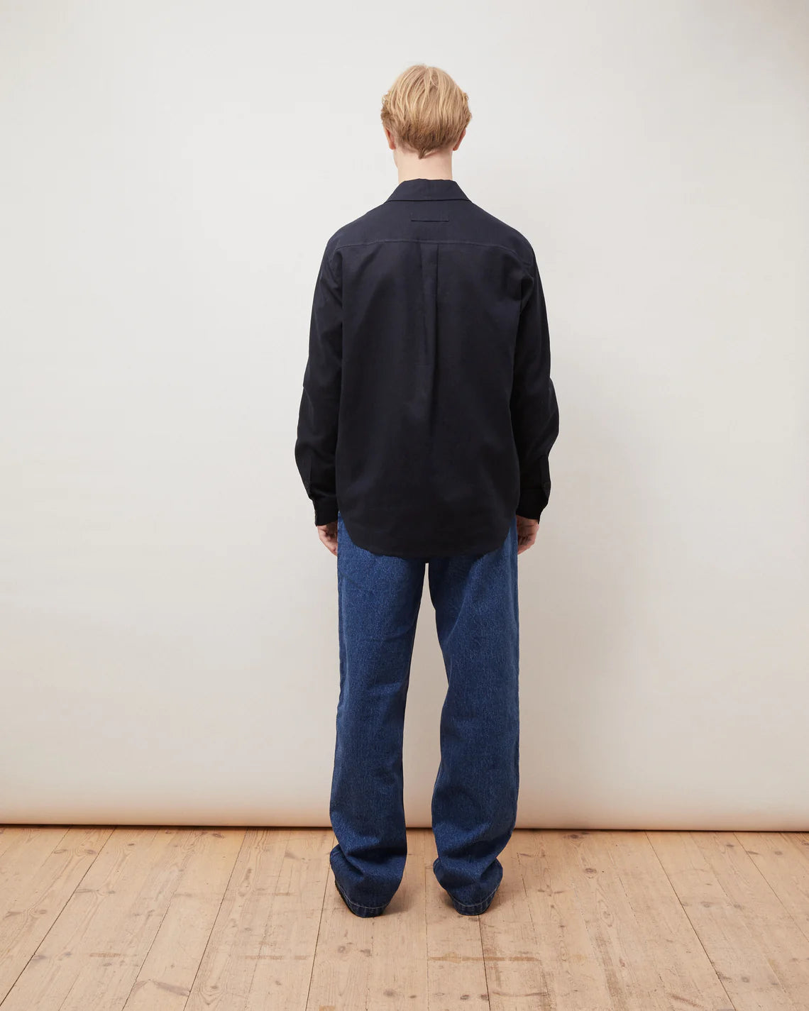 
                  
                    LAWRENCE Dunkelmarineblaues Hemd 
                  
                