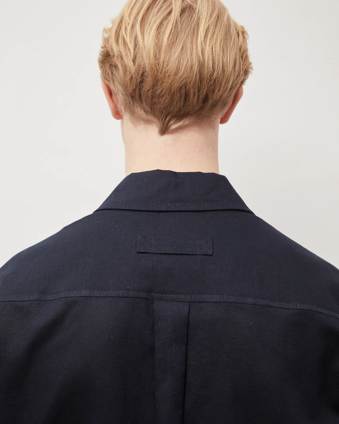 
                  
                    LAWRENCE Dunkelmarineblaues Hemd 
                  
                