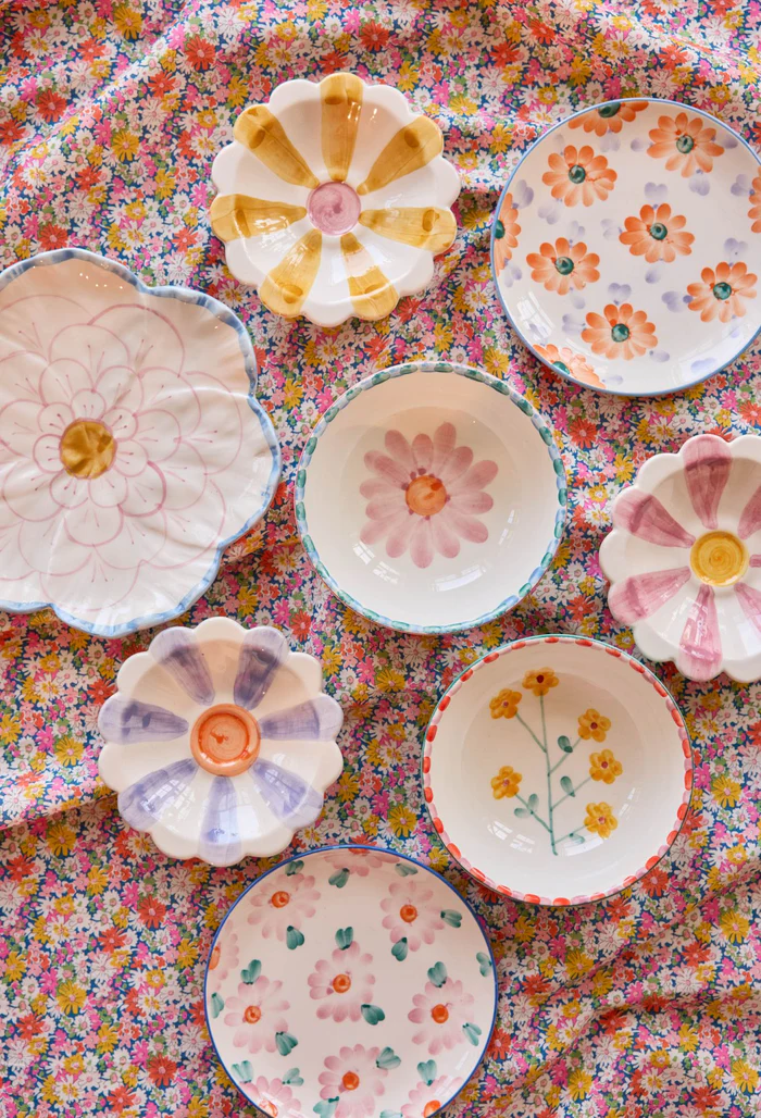 
                  
                    Assorted Pinkish Ceramic Dipping Flower Stripes Bowl
                  
                