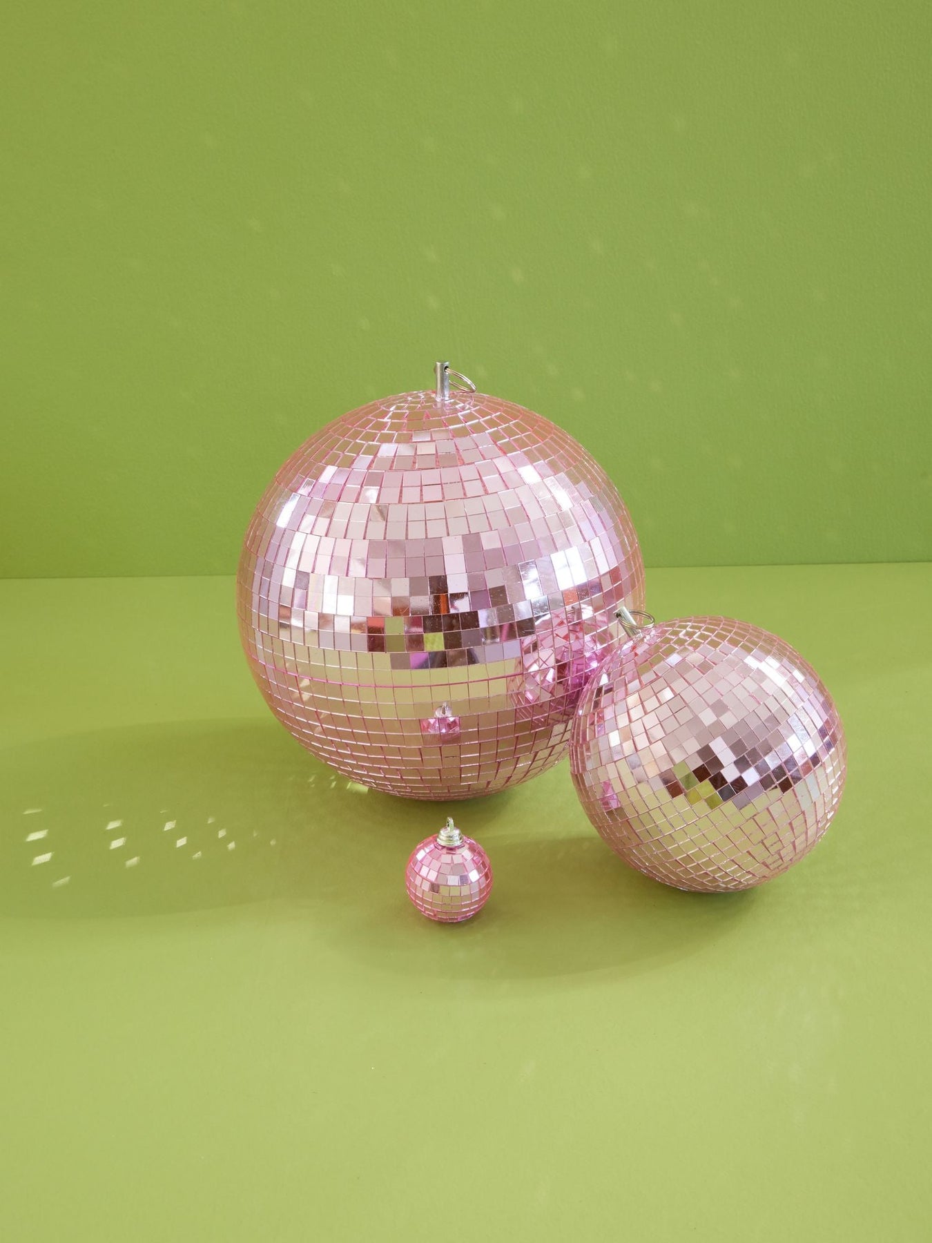 
                  
                    Große, zartrosa Discokugel
                  
                