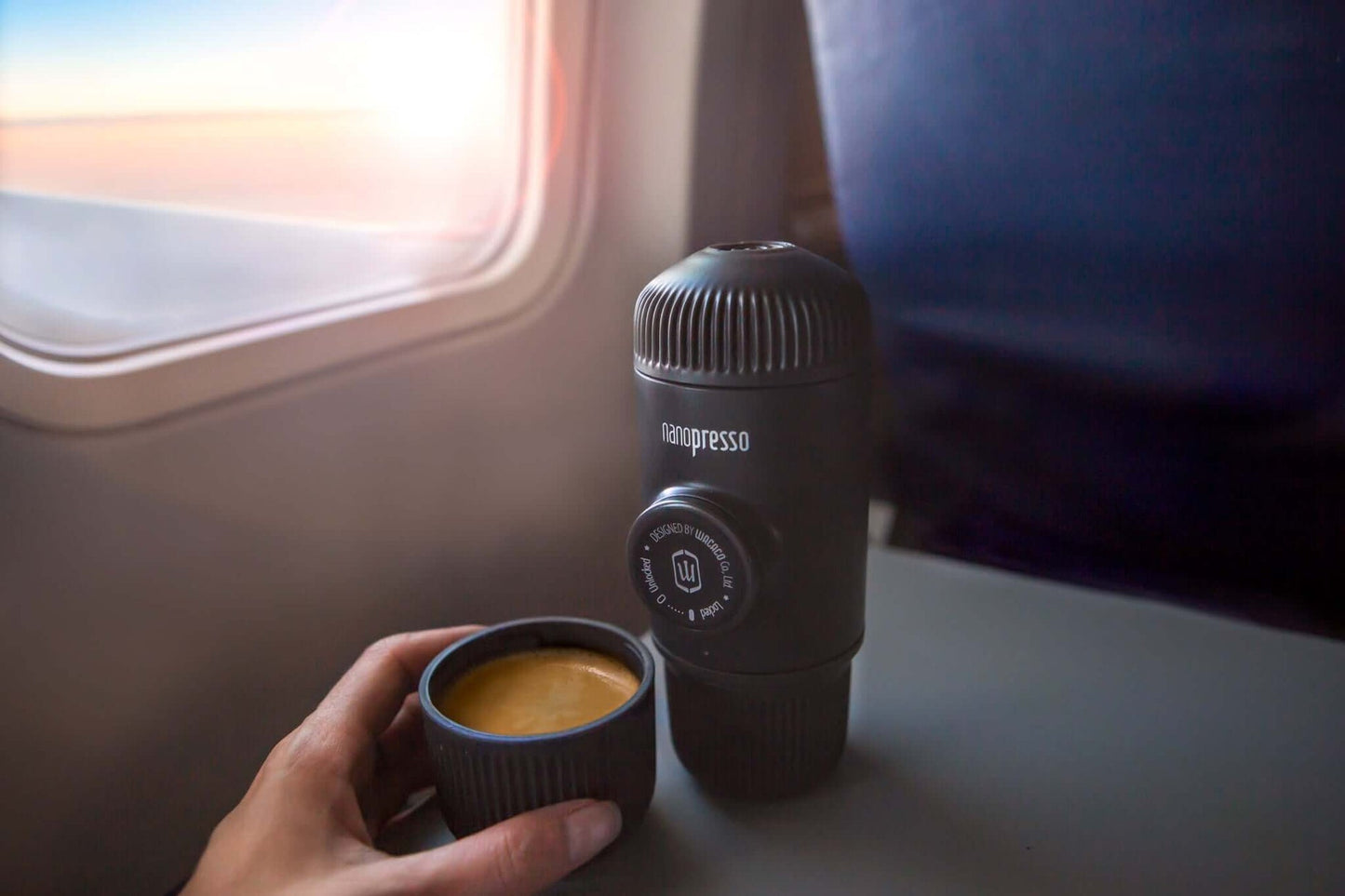 
                  
                    Schwarze tragbare Nanopresso-Espressomaschine 
                  
                