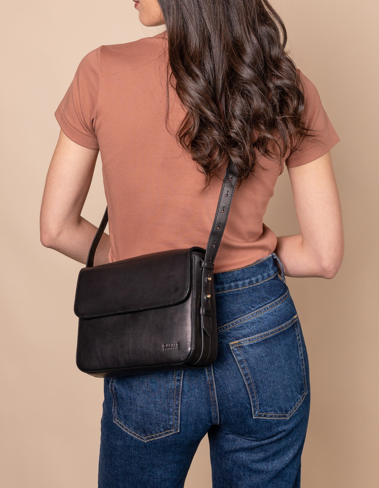 
                  
                    GINA Schwarze klassische Ledertasche 
                  
                