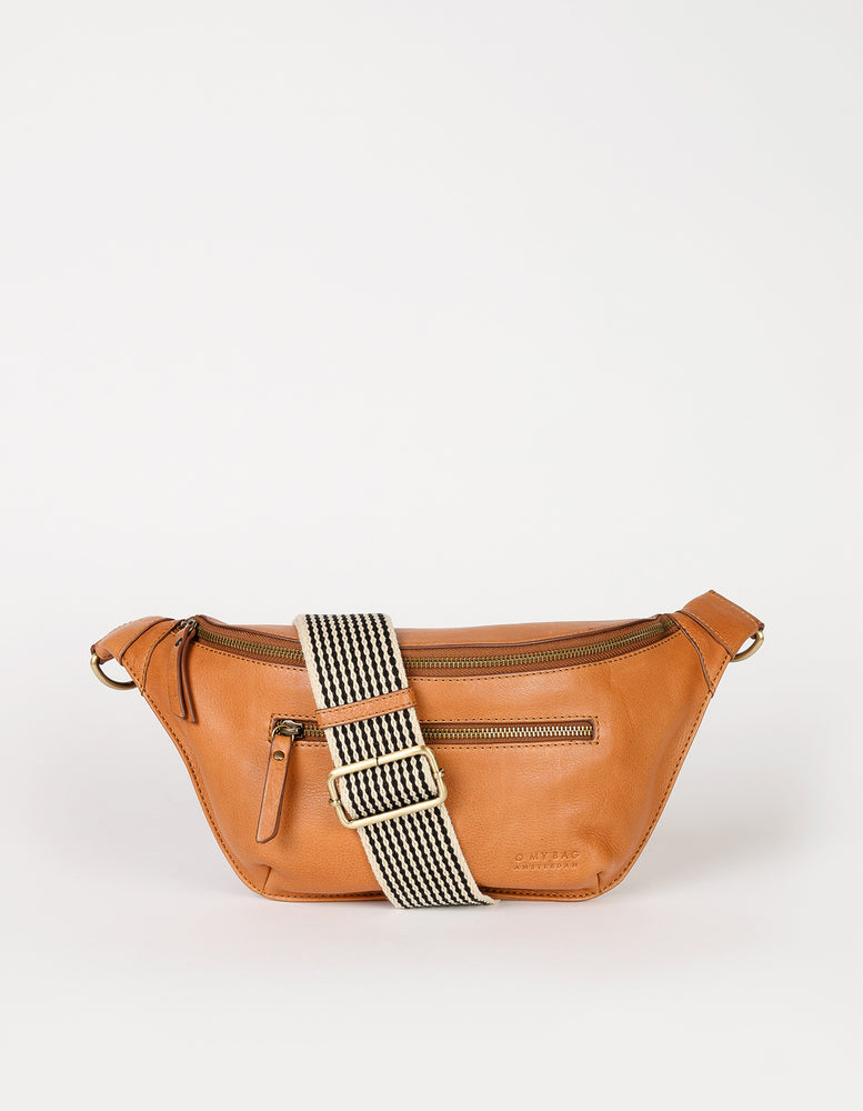 
                  
                    DREW – Gürteltasche aus weichem genarbtem Leder „Wild Oak“
                  
                