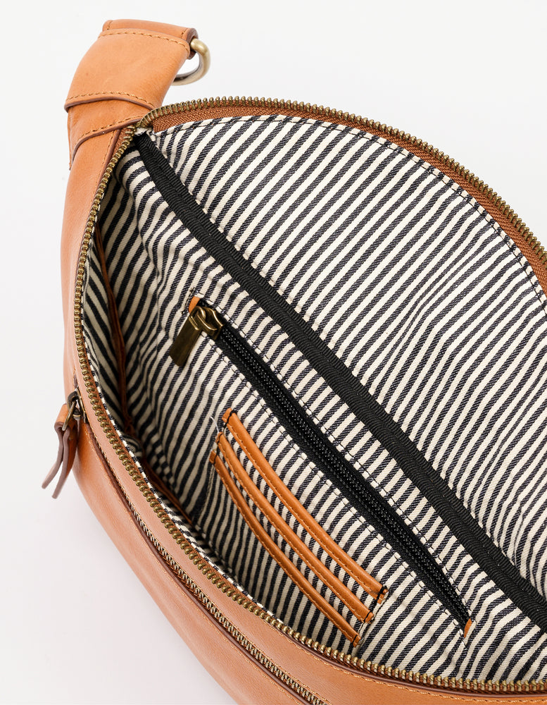 
                  
                    DREW – Gürteltasche aus weichem genarbtem Leder „Wild Oak“
                  
                