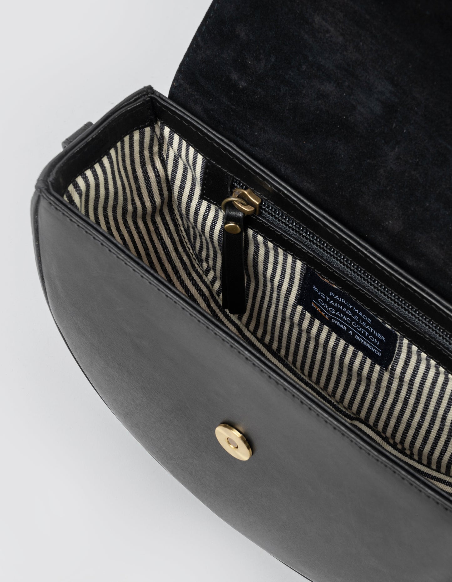 
                  
                    AVA Schwarze klassische Ledertasche
                  
                
