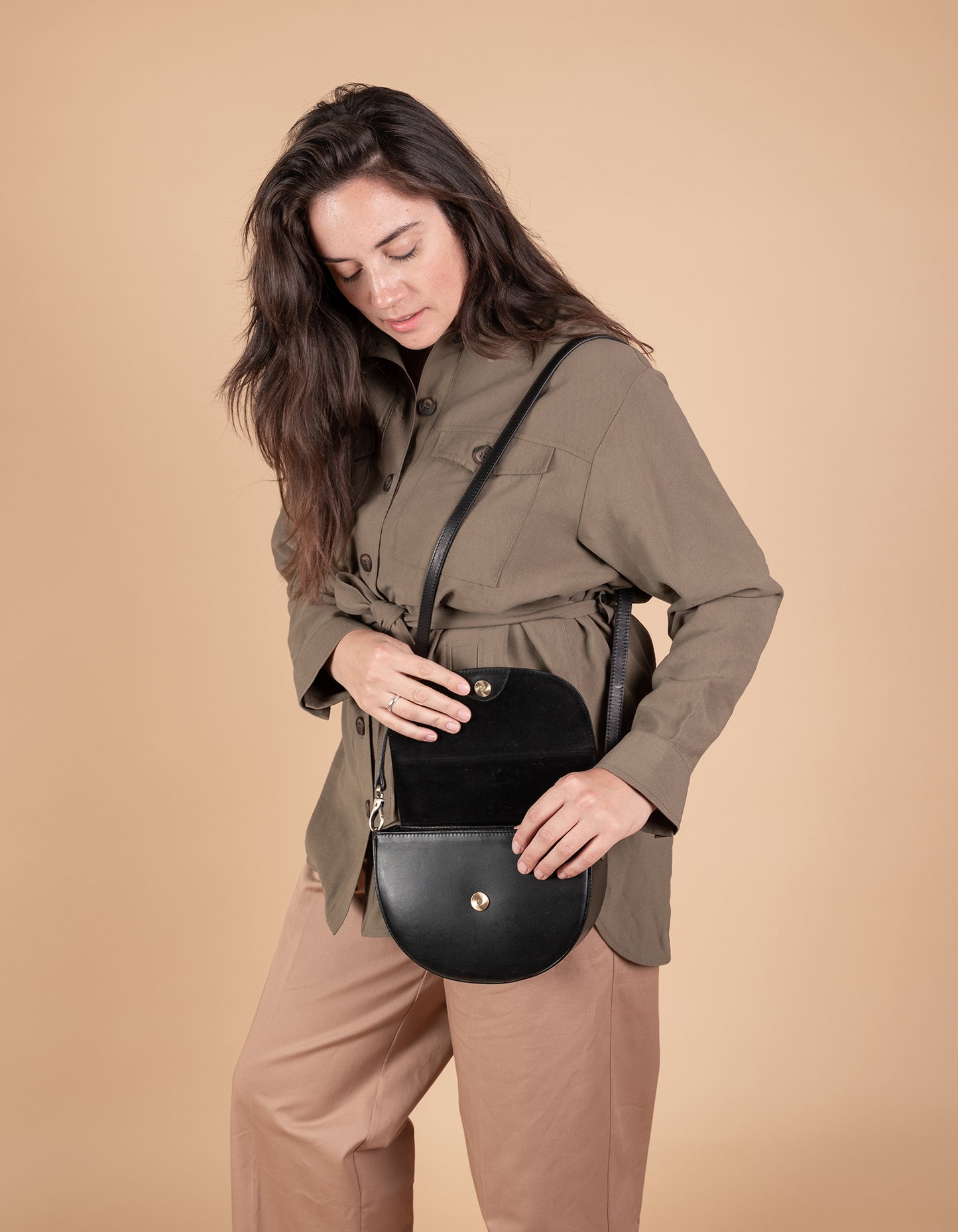 
                  
                    AVA Schwarze klassische Ledertasche
                  
                
