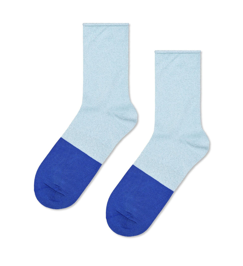 Hellgraue Socken mit verlängerter Zehenpartie