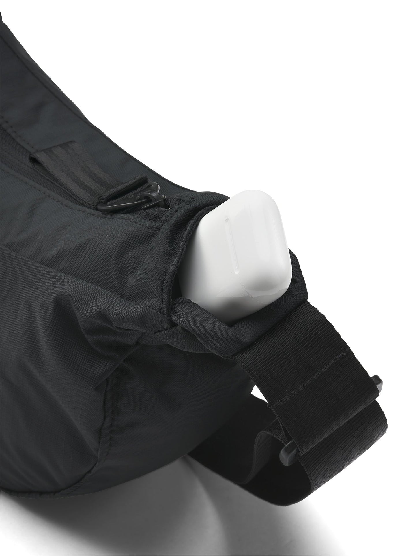 
                  
                    KRUMM Pure Black Kleine Tasche
                  
                