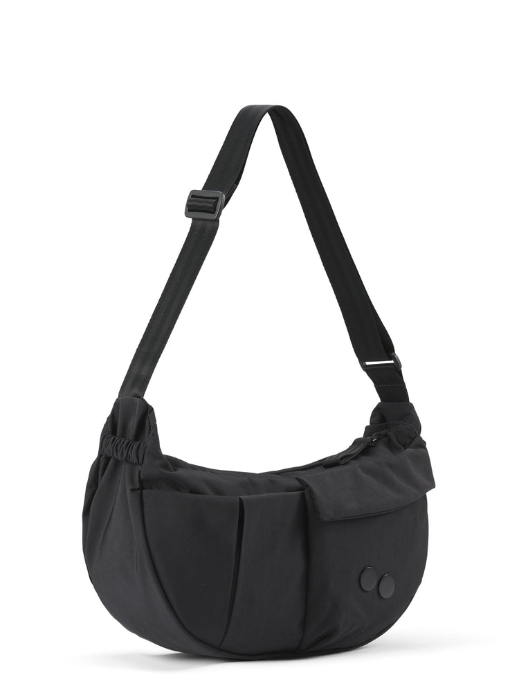 
                  
                    KRUMM – Mittelgroße Crinkle-Tasche in Schwarz
                  
                