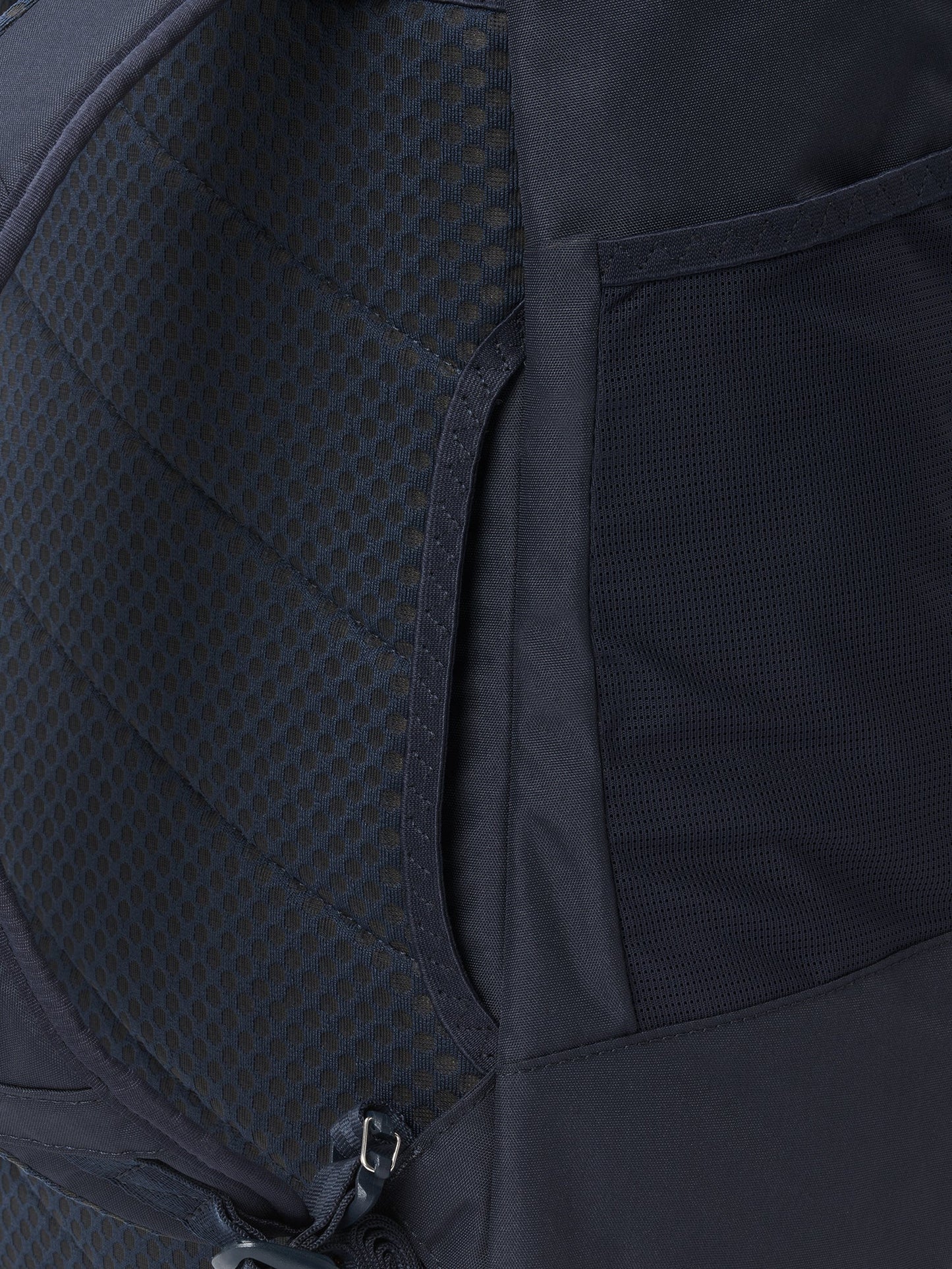 
                  
                    BLOK Fjord Navy Mittlerer Rucksack
                  
                