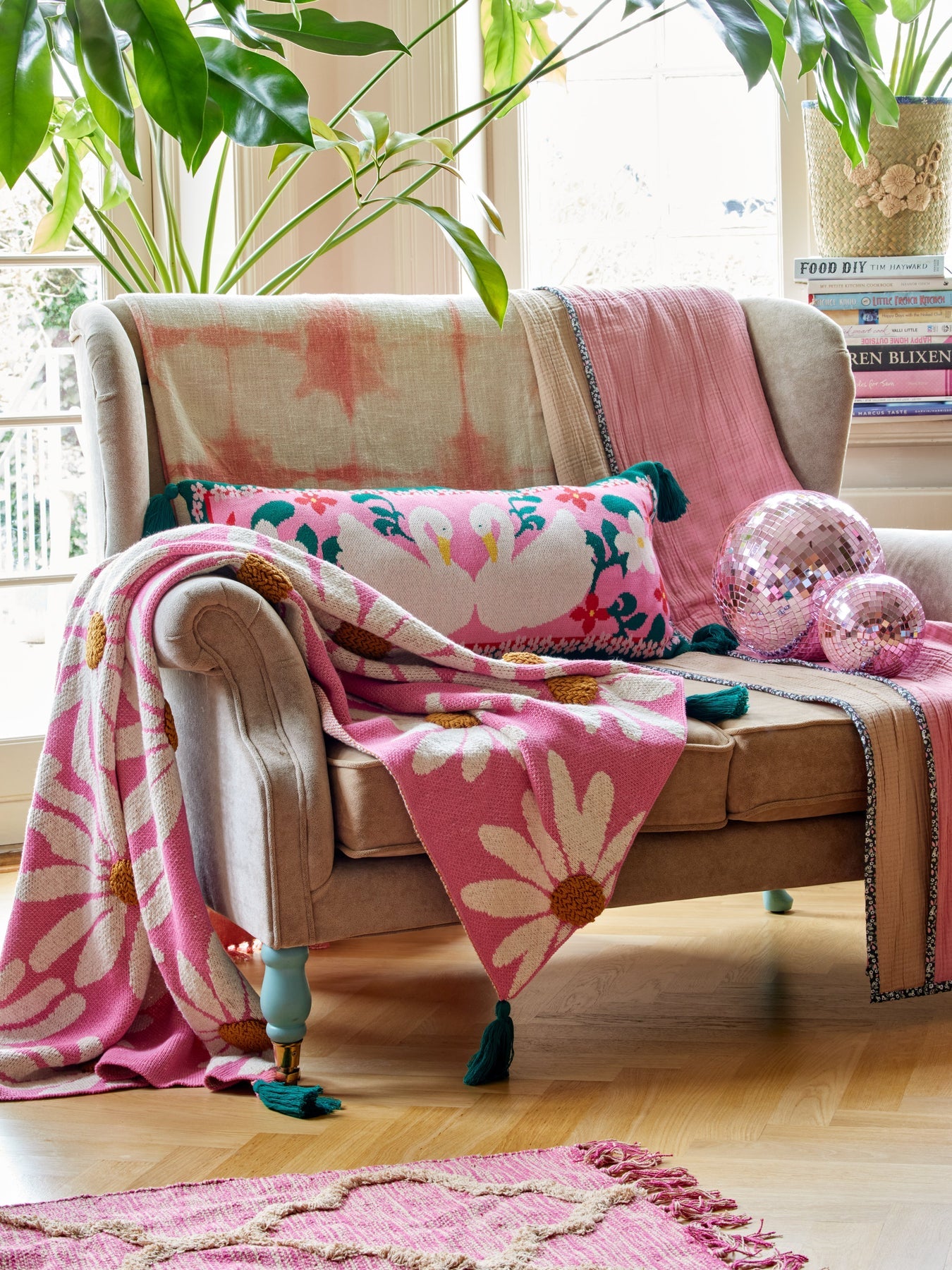 
                  
                    Pink Flower Print Cotton Blanket
                  
                