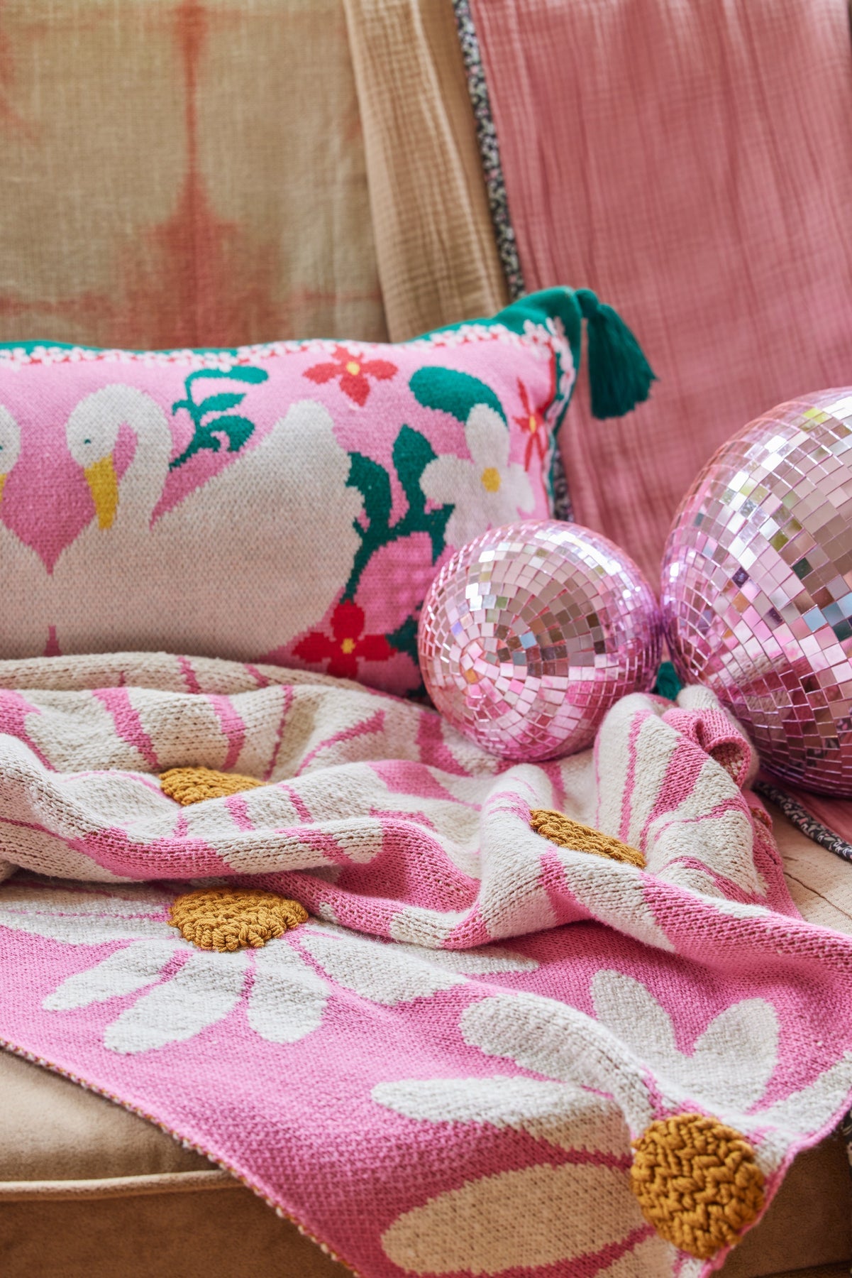 
                  
                    Pink Flower Print Cotton Blanket
                  
                