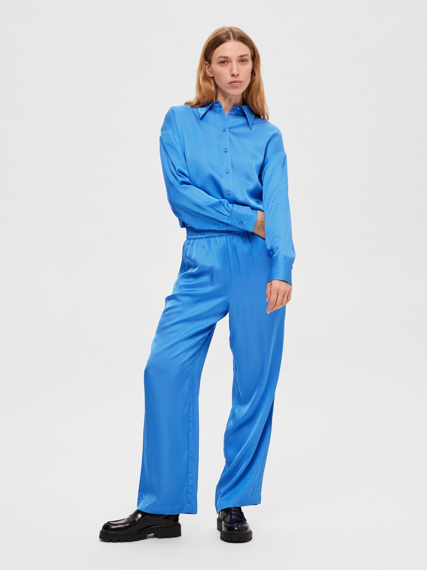 
                  
                    SLFTHEA Nebulas Blaue Satinhose
                  
                