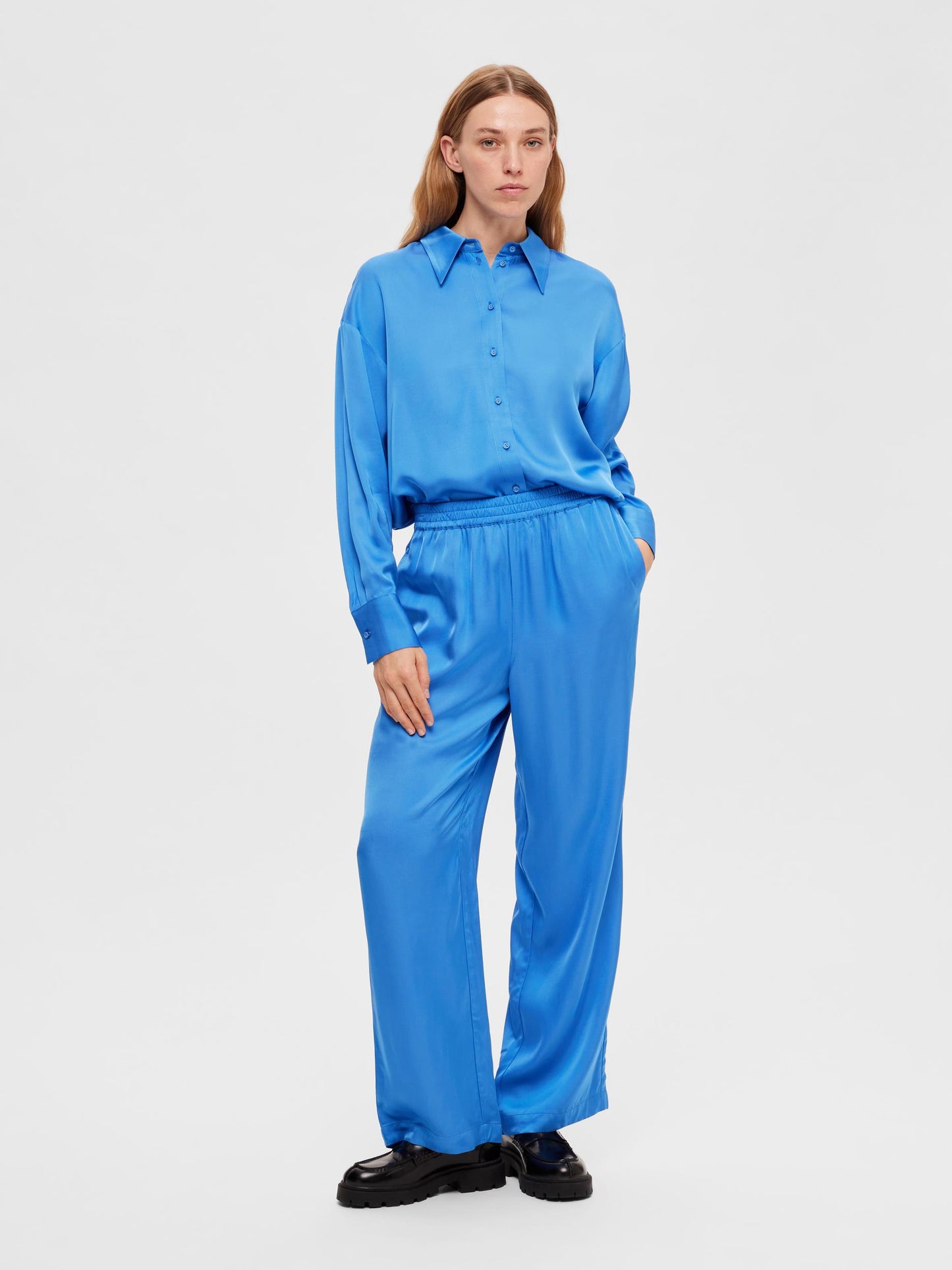 
                  
                    SLFTHEA Nebulas Blaue Satinhose
                  
                