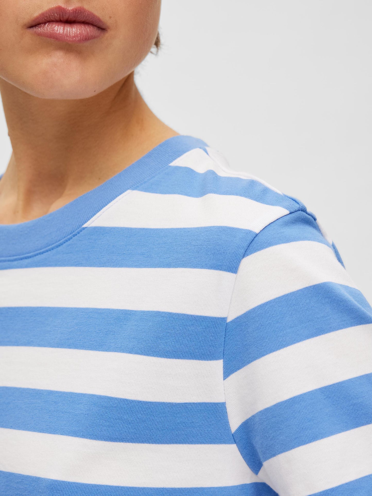 
                  
                    SLFESSENTIAL Ultramarine Bright White Striped Boxy T-Shirt
                  
                