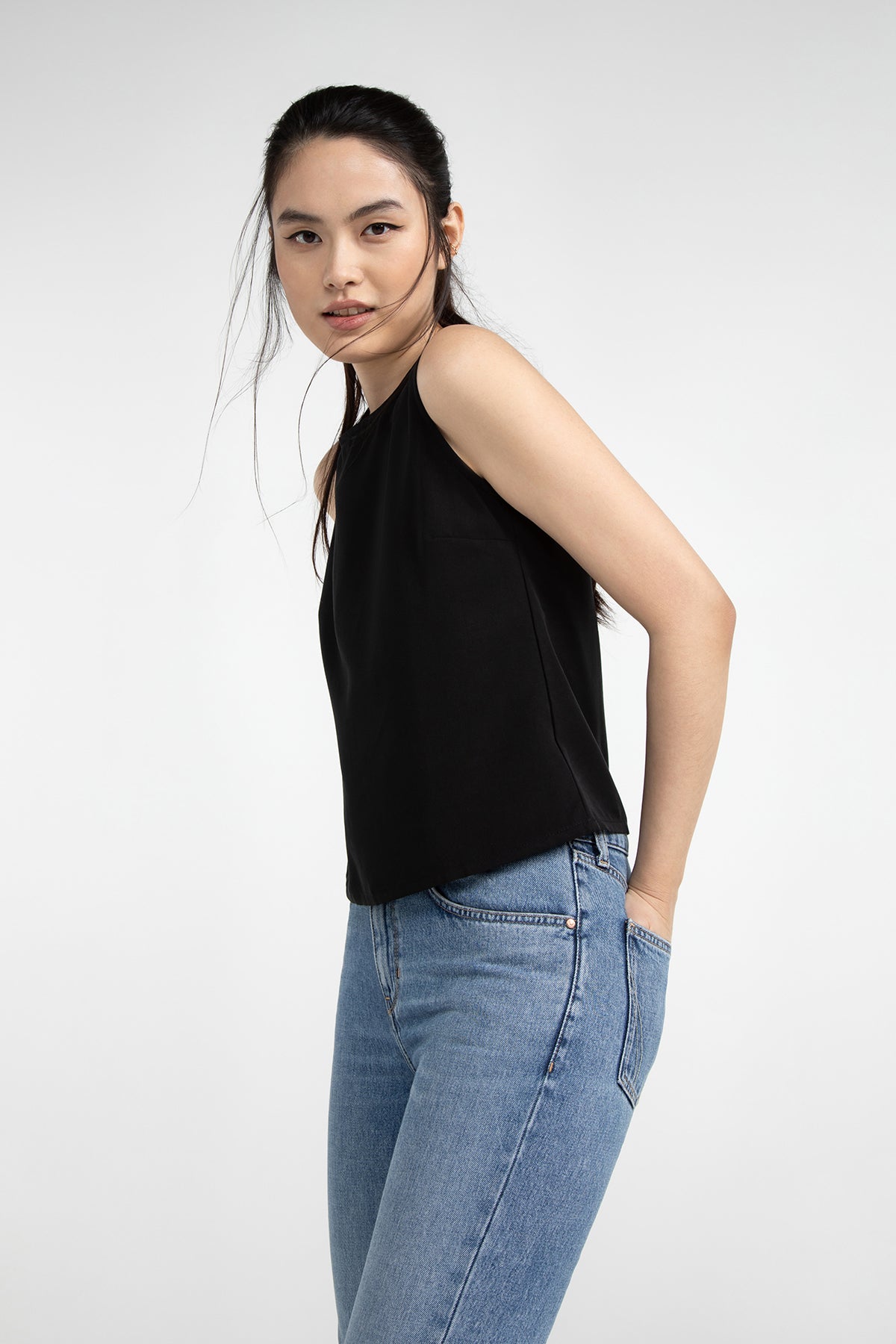 
                  
                    CHEMILLA Schwarzes Tanktop
                  
                