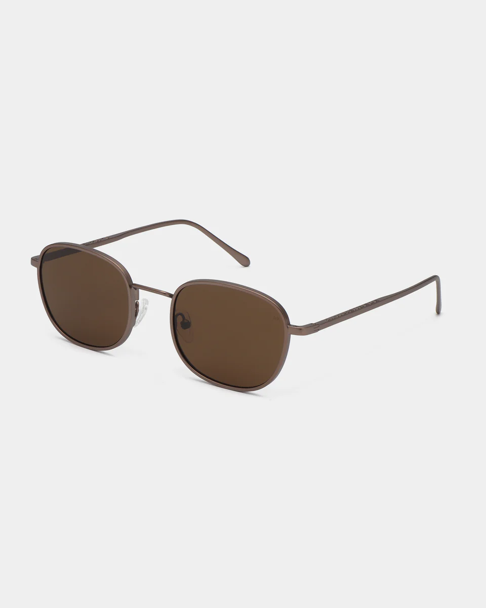 
                  
                    HELLO MATTBRAUNE SONNENBRILLE
                  
                