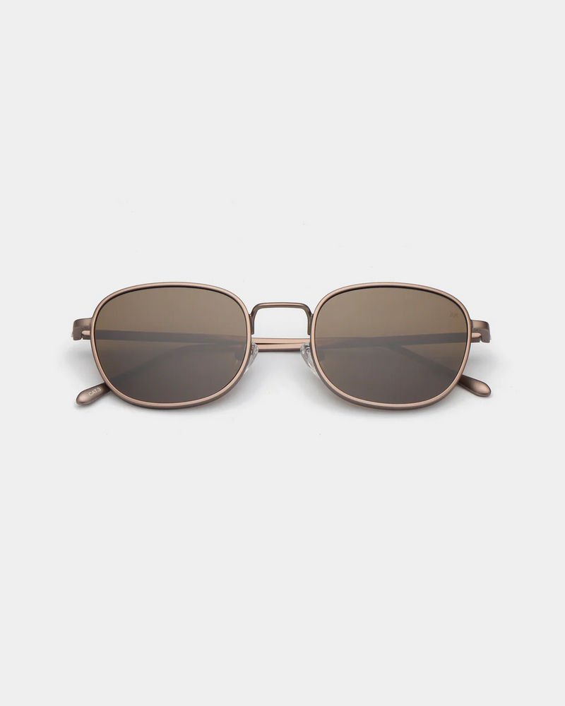 
                  
                    HELLO MATTBRAUNE SONNENBRILLE
                  
                