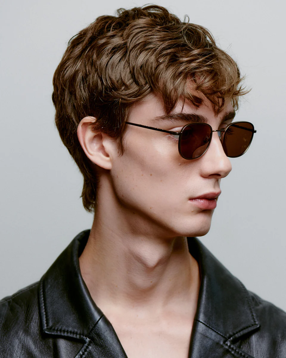 
                  
                    HELLO MATTBRAUNE SONNENBRILLE
                  
                