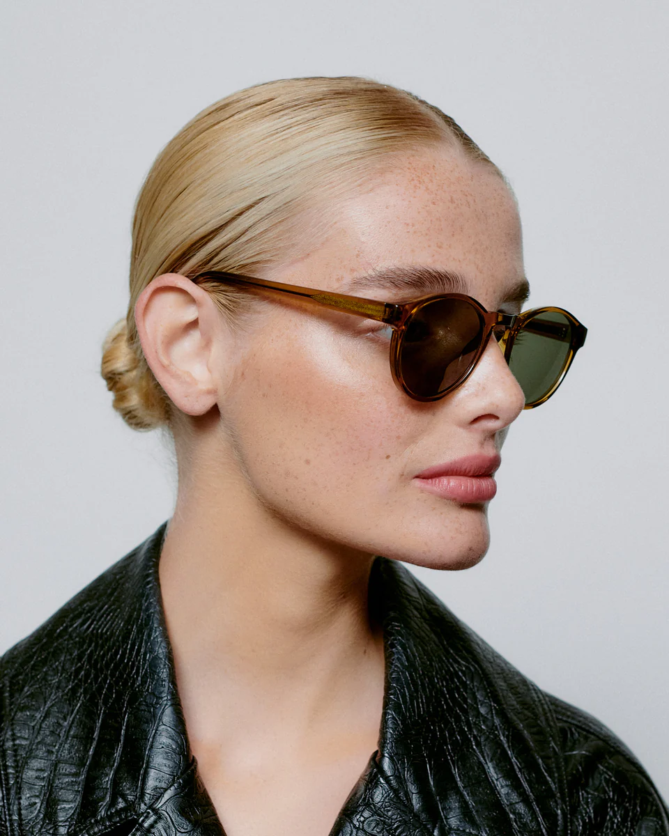 
                  
                    MARVIN SMOKE TRANSPARENT SUNGLASSES
                  
                
