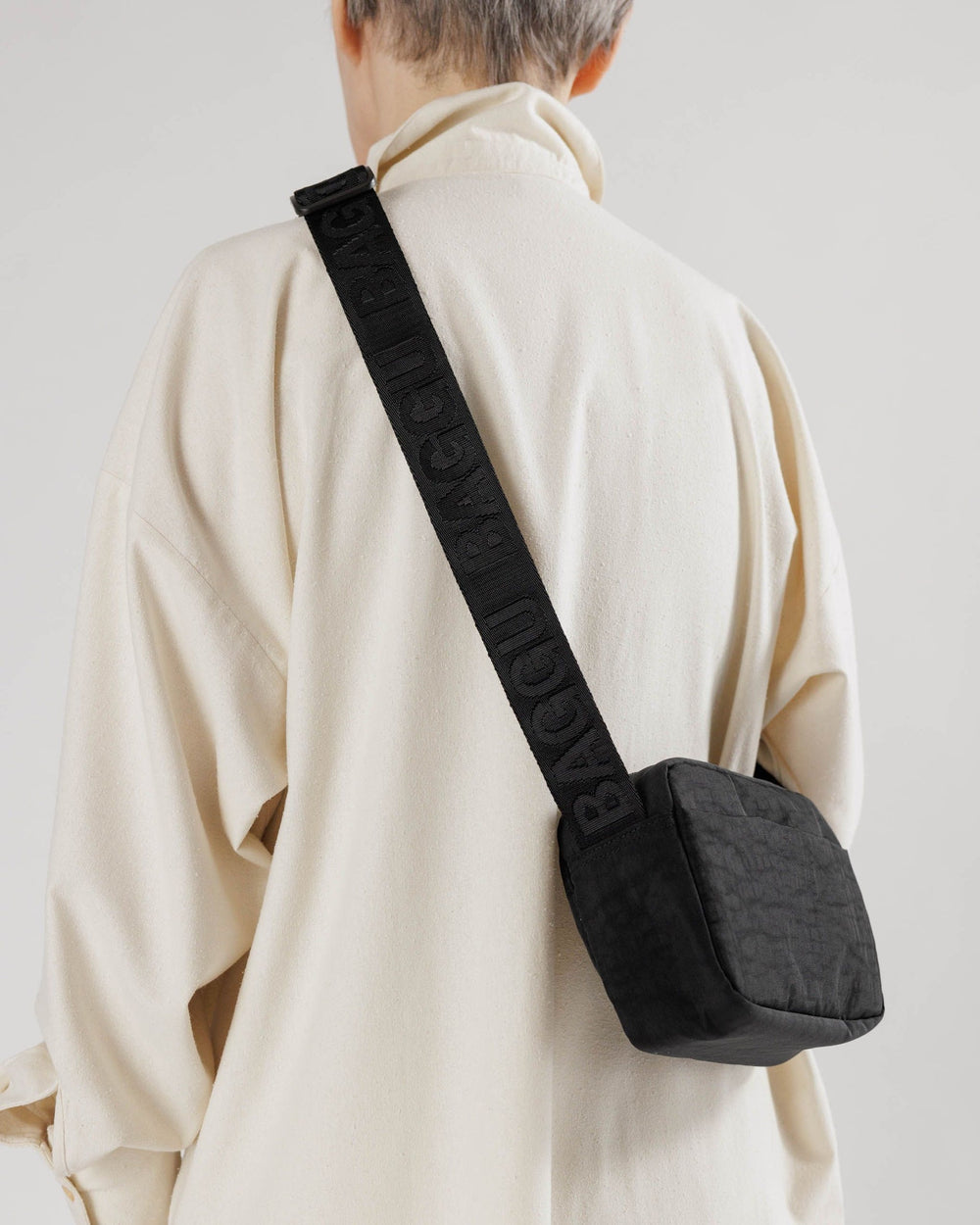 Black Camera Crossbody Bag Victoria met Albert